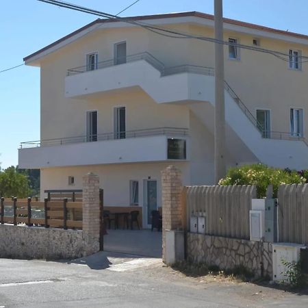 Villa Uria Monolocali Con E Senza Angolo Cottura Ischitella Eksteriør bilde